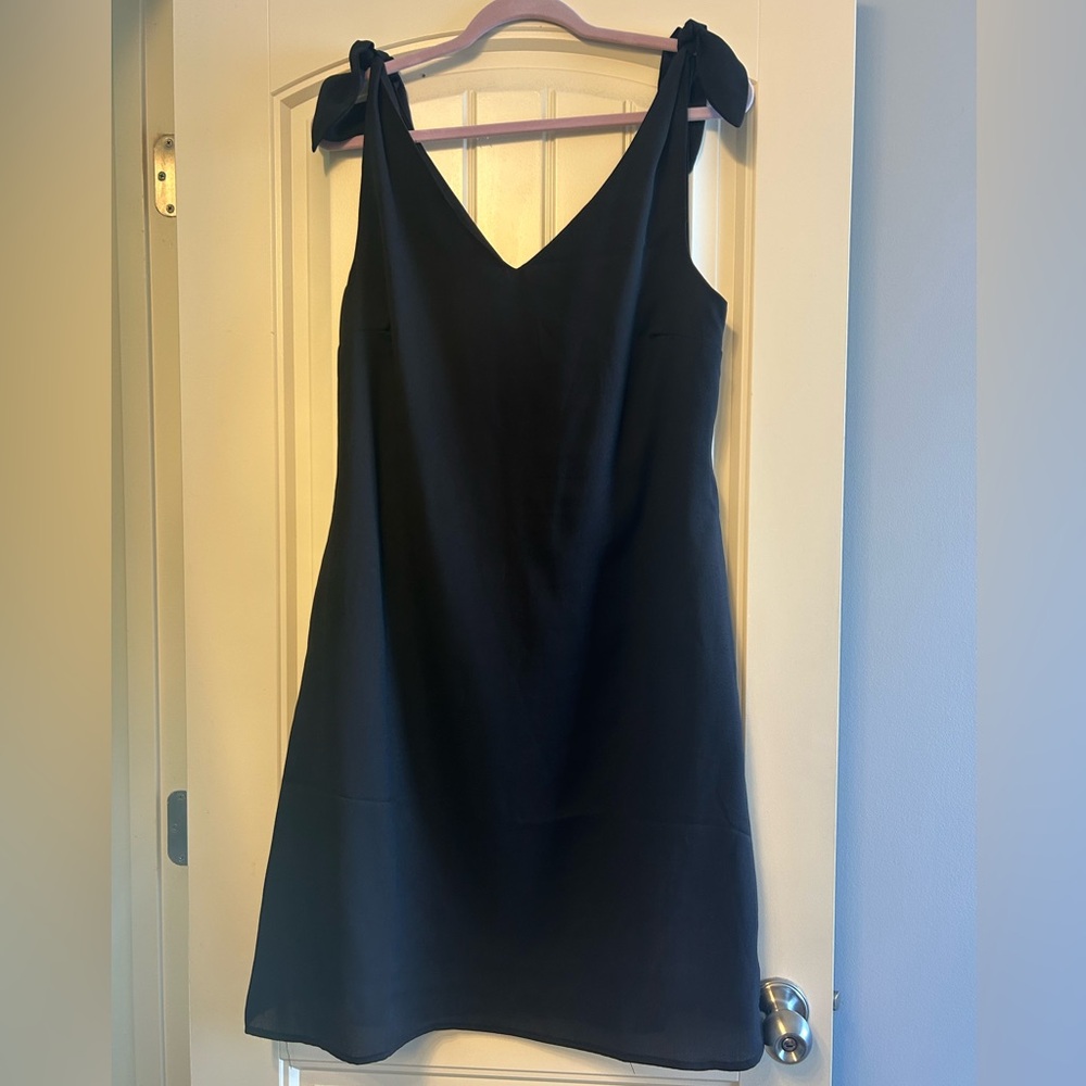 DAVI & DANI Black Tie-Shoulder Mini Dress